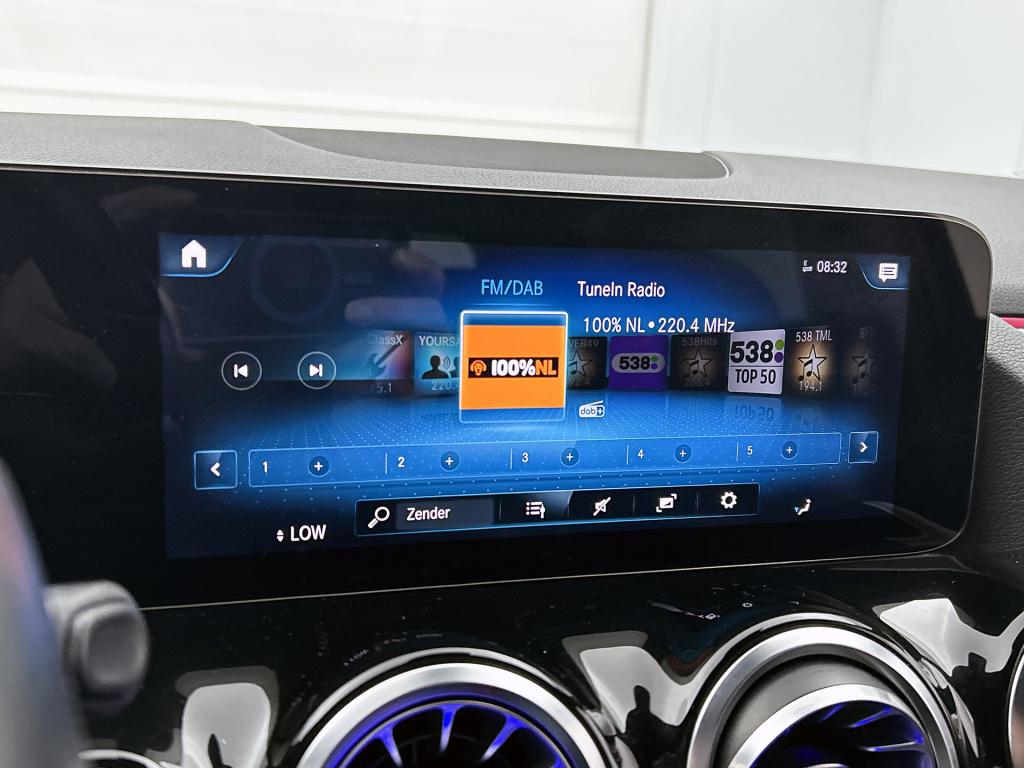 Mercedes-Benz Eqa 250 business solution luxury 67 kwh ledkoplampen | parkee