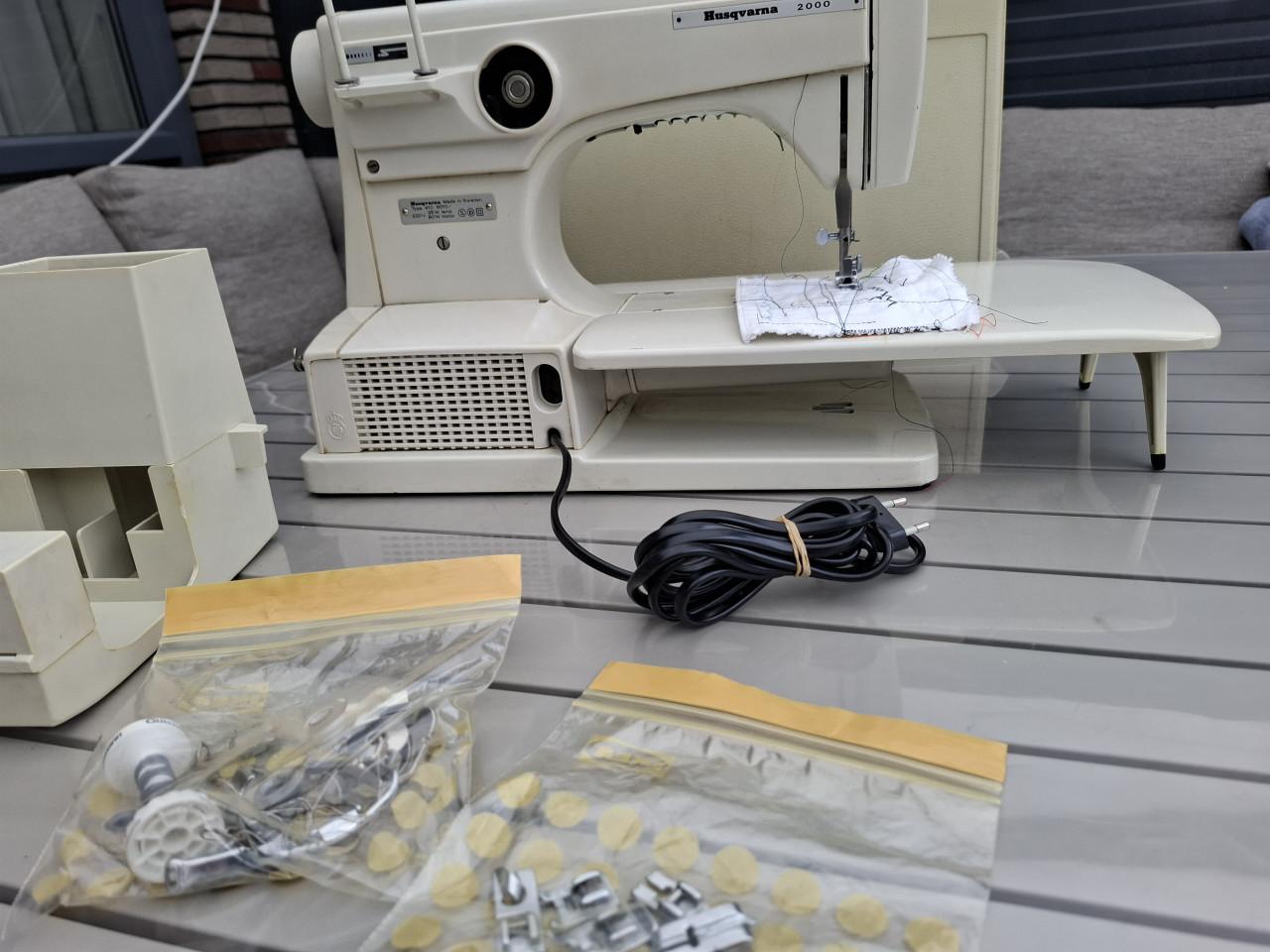 NAAIMACHINE, Husqvarna 2000, "model 6010.