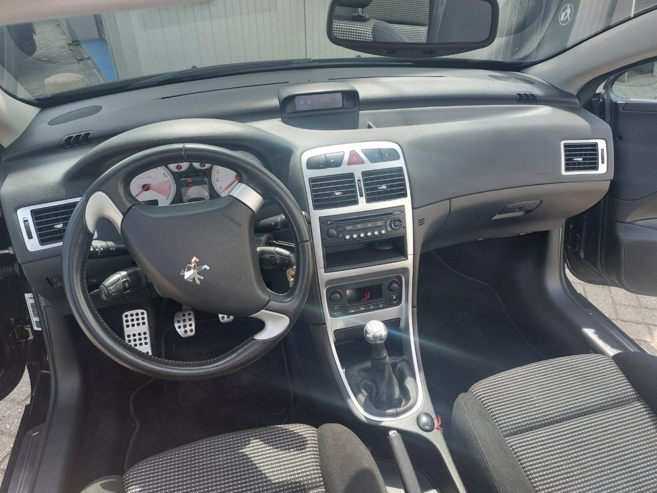 Peugeot 307 CC Zwart 2.0 16V