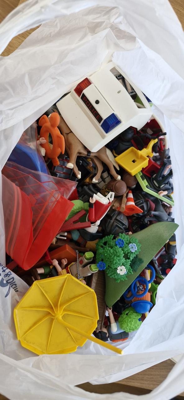 GERESERVEERD Twee dozen vol playmobil