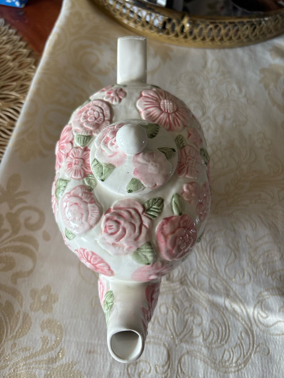 Theepot met rozen-motief 15,-€