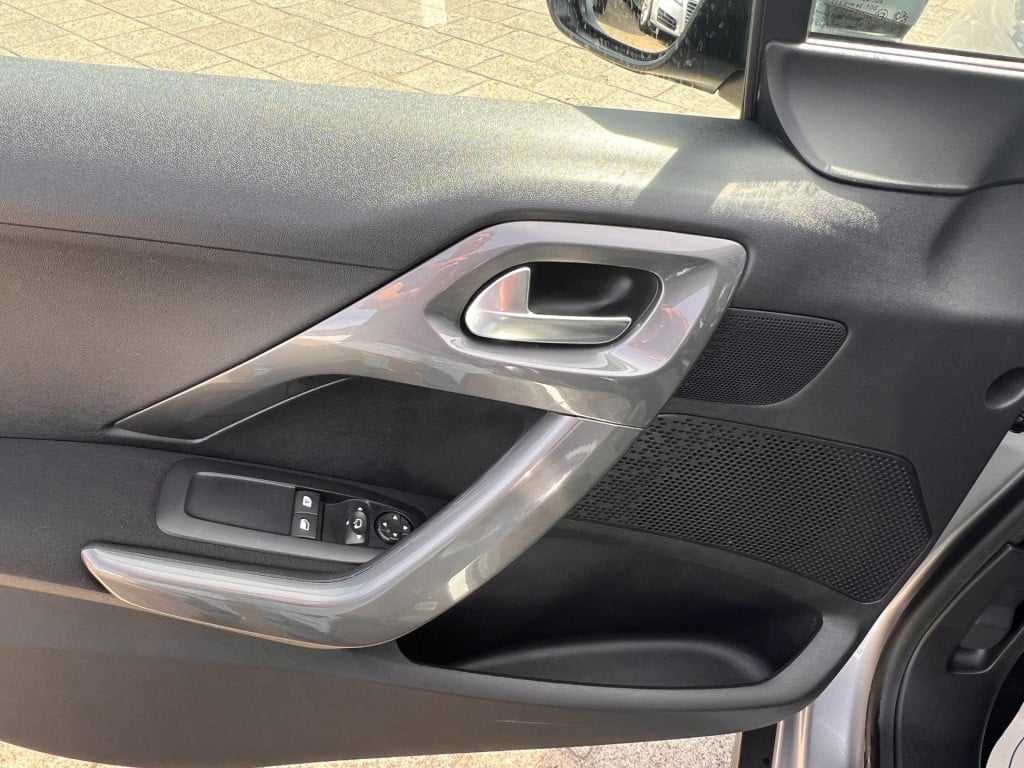Peugeot 2008 1.2 puretech blue lion