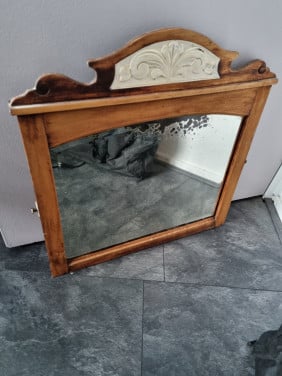 Brocante spiegel in houten lijst Waarschijnlijk van kaptafel Bieden mag