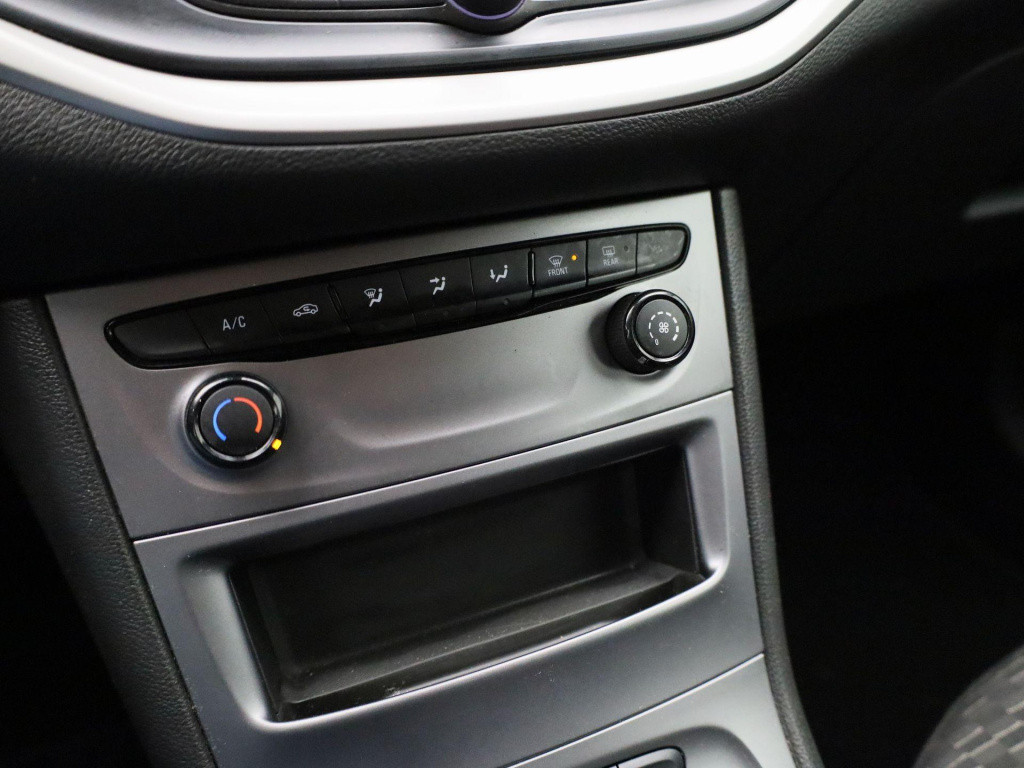 Opel Astra sports tourer 1.2 edition | navigatie | trekhaak | parkeersensor