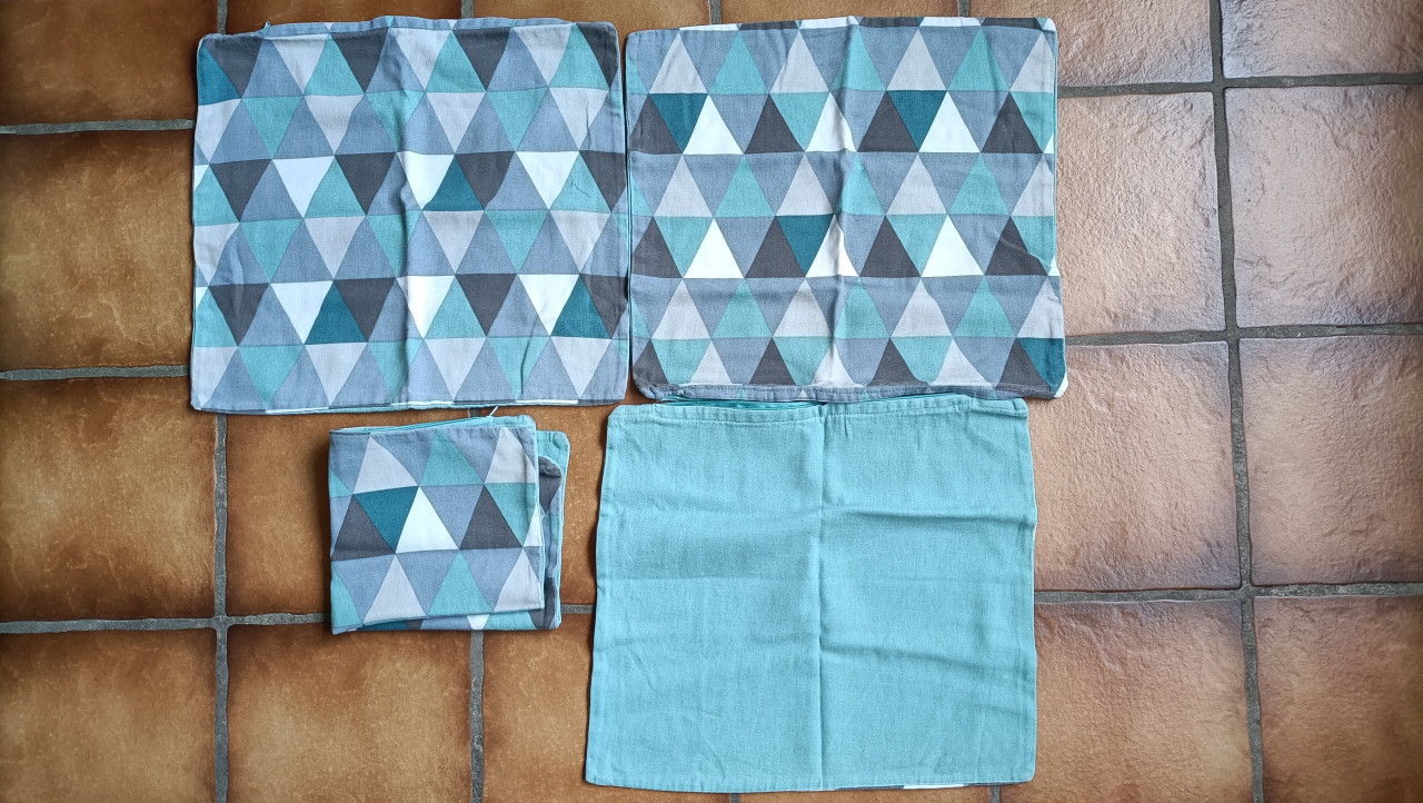 Sierkussenhoezen. 4 stuks. Voorzijde geruit met de kleuren, donkergroen,