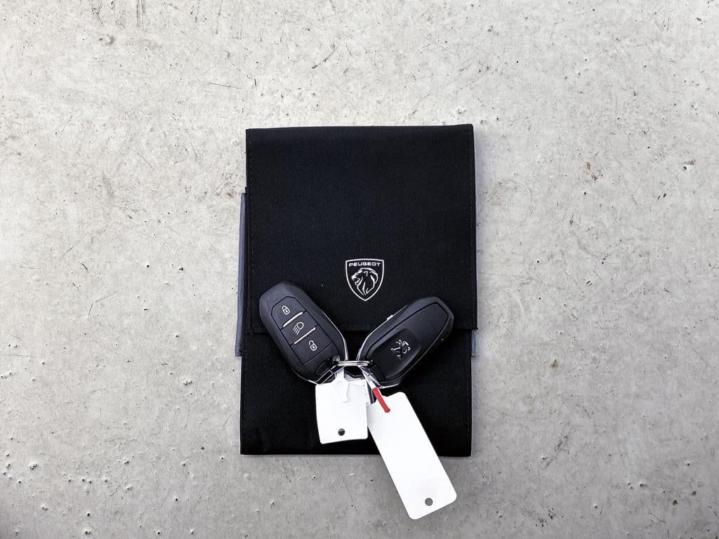 Peugeot 2008 100 pk allure pack | rijklaar | camera | navigatie | 3d icockp