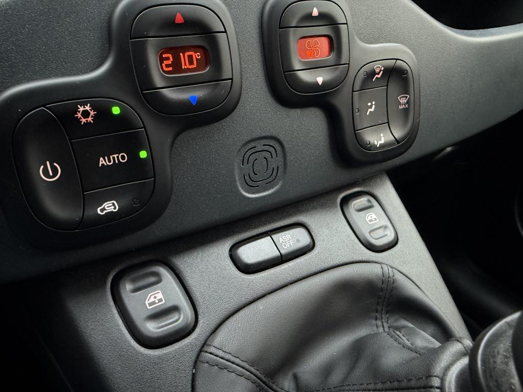 Fiat Panda 1.0 hybrid red cross // carplay , android auto //