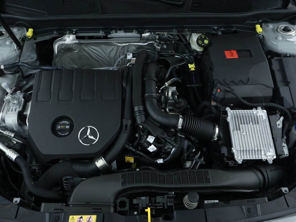 Mercedes-Benz A-Klasse 180 business solution amg | nightpakket | parkeerpak