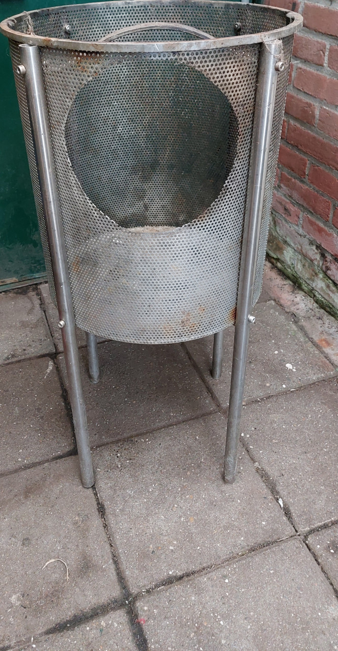 Roest Vrij Stalen vuurkorf Ø 37 cm. H=36>76 cm.