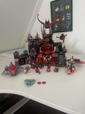 Lego nexo knights lava kasteel