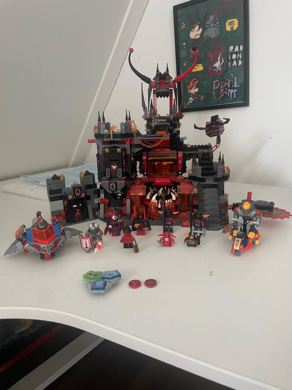 Lego nexo knights lava kasteel