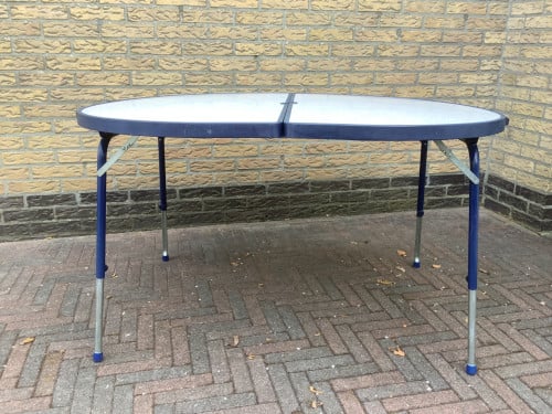 Campingtafels.