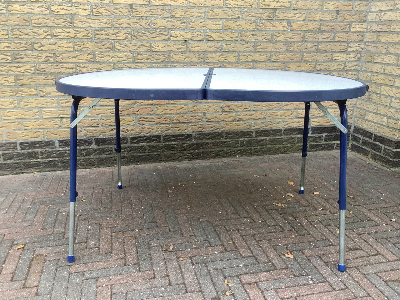 Campingtafels.