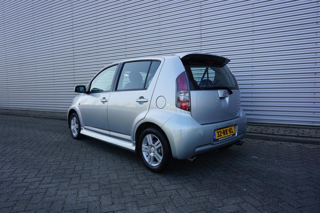 Daihatsu Sirion 2 1.3-16v comfort airco / cruise / parkeers. / elektr. rame