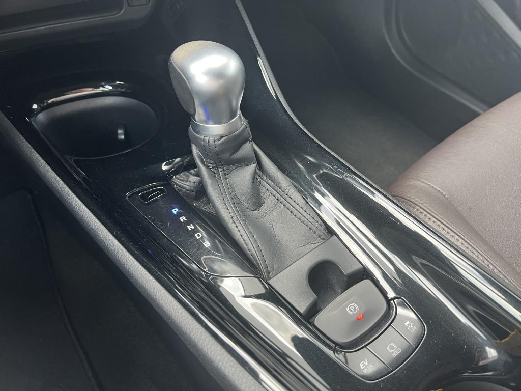 Toyota C-hr 1.8 hybrid executive | all-seasonbanden | dealeronderhouden