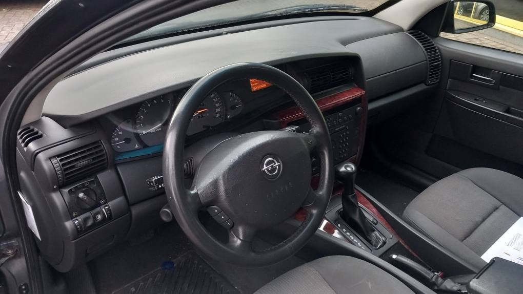 Opel Omega 2.2 16V Business Edition sedan automaat !!!! bj:2002 airco