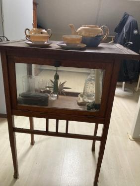 Antiek theekastje