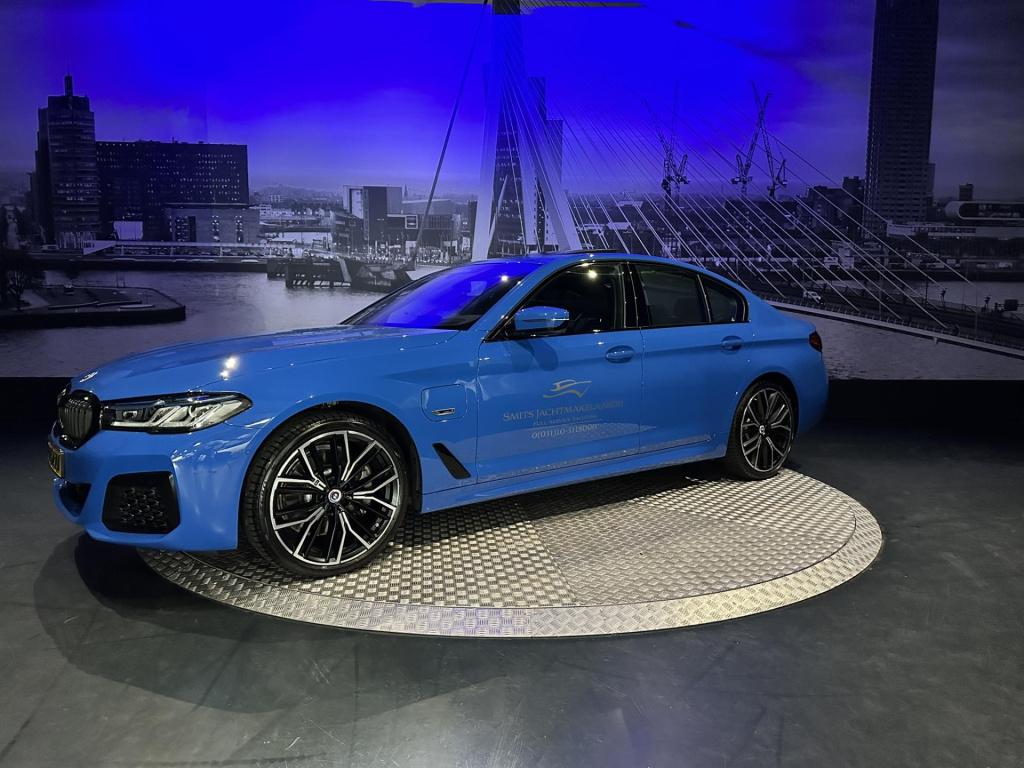 BMW 5 Serie 530e business edition plus *schuifdak*laser*hud*acc*