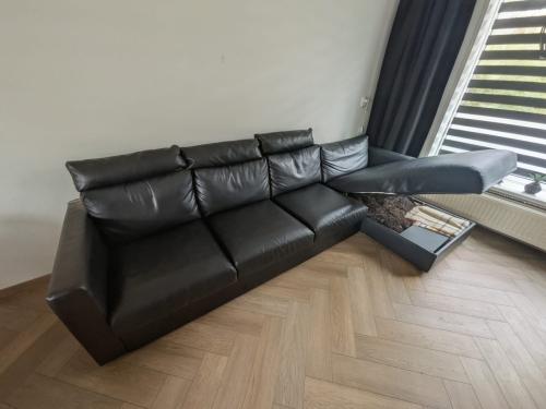 Zwarte leren IKEA VIMLE hoekbank met hoofdsteunen