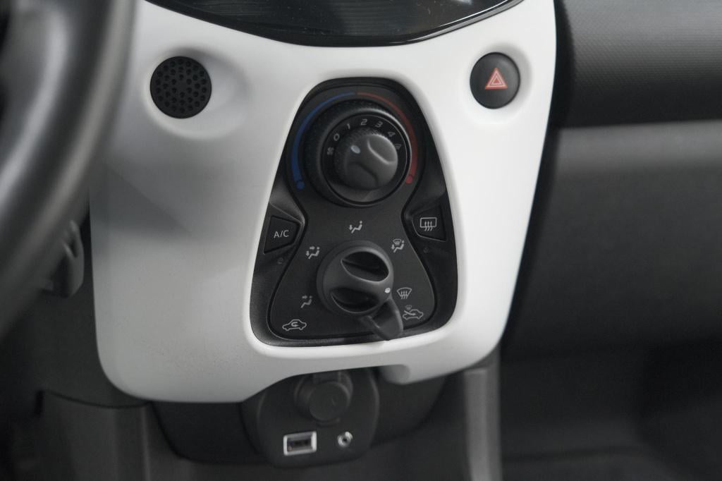 Citroen C1 1.0 vti airscape feel | vouwdak | camera | apple carplay | dab+