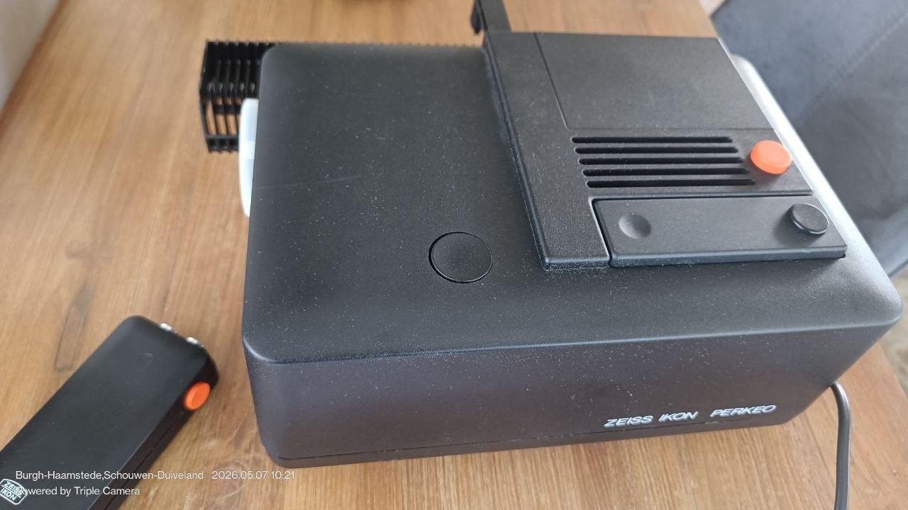 Zeiss Ikon Perkeo compact IR autofocus diaprojector