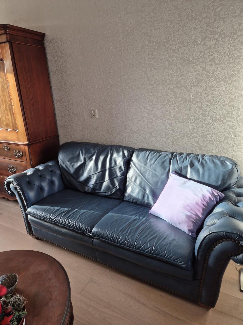 Lederen Chesterfield bank