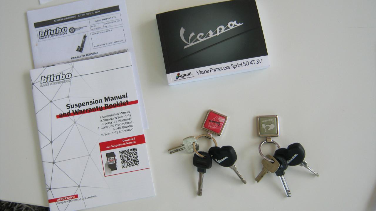 TE KOOP VESPA SPRINT IGET UIT NOVEMBER 2021  VOOR 2950 EURO