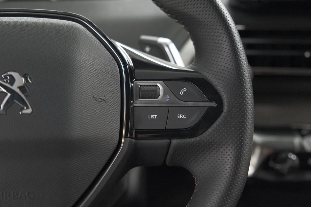 Peugeot 3008 puretech 130 eat8 gt black pack | trekhaak | elektrische koffe