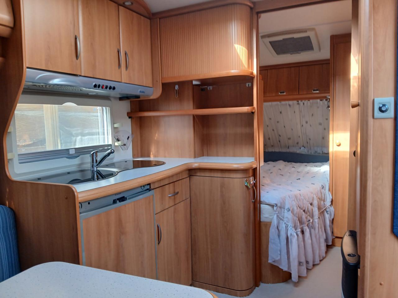Caravan Hobby met mover en fietsendrger, zgan. voortent en luifel