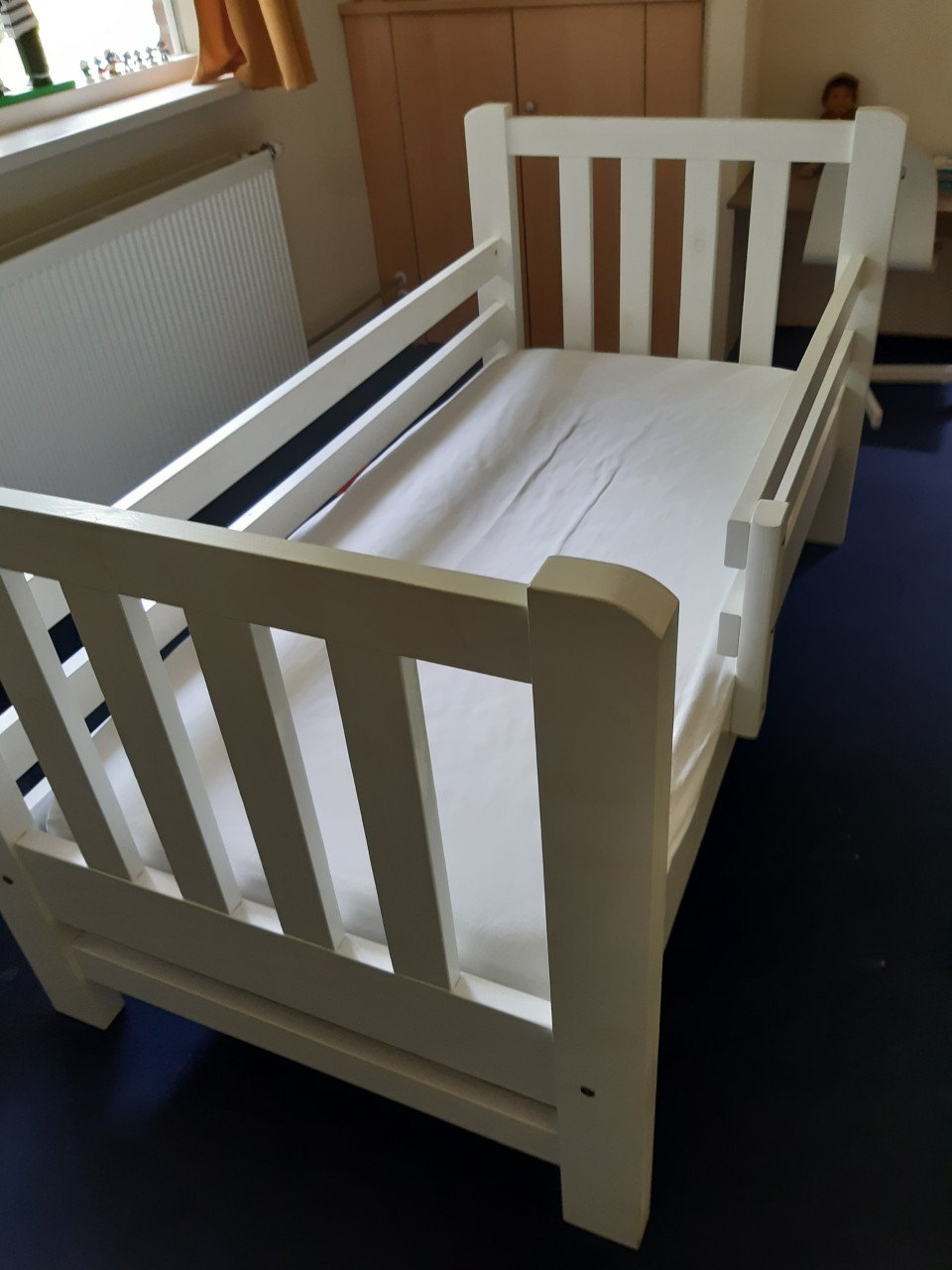 Stevig kinderbedje te koop.