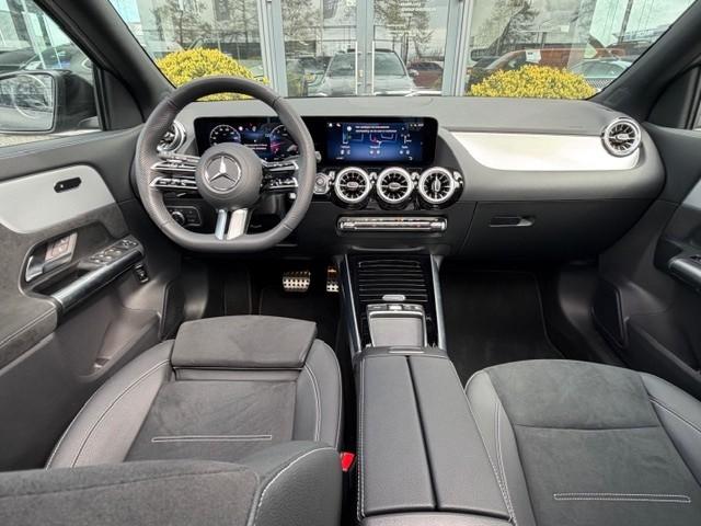 Mercedes-Benz Gla-klasse 200 business solution amg l panoramadak l mbux l m
