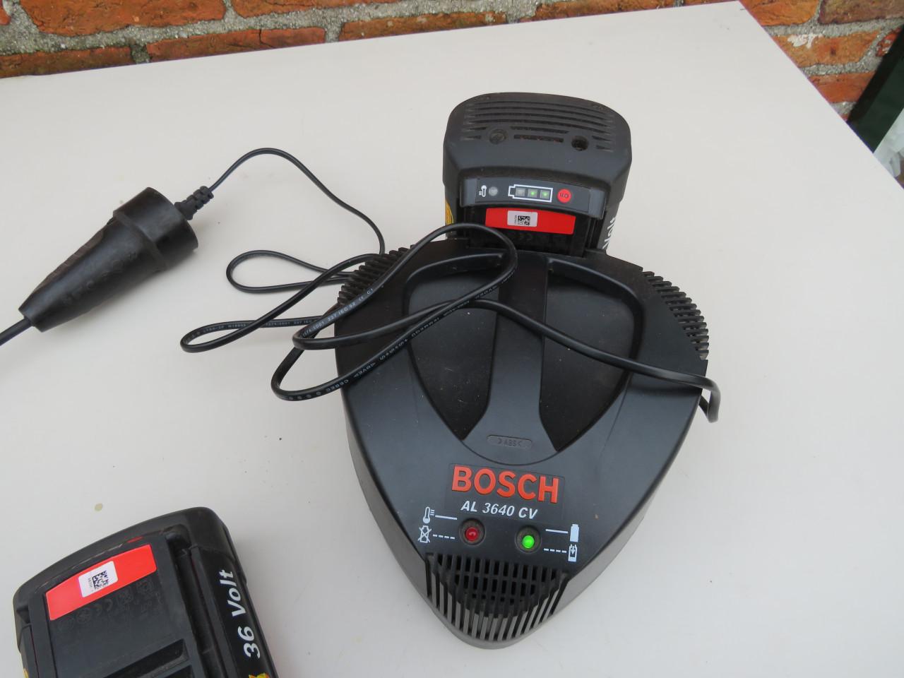 Bosch acculader plus 2 accu's 36 volt