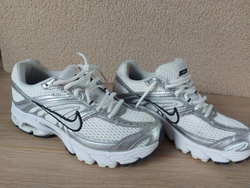 Nike air max moto 2k