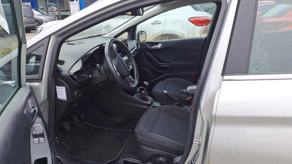 Ford Fiesta 1.0 ecoboost titanium voorruitverwarming - trekhaak