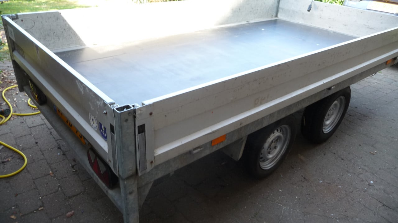 TE KOOP GEREMDE PLATEAUWAGEN merk SARIS met KENTEKEN