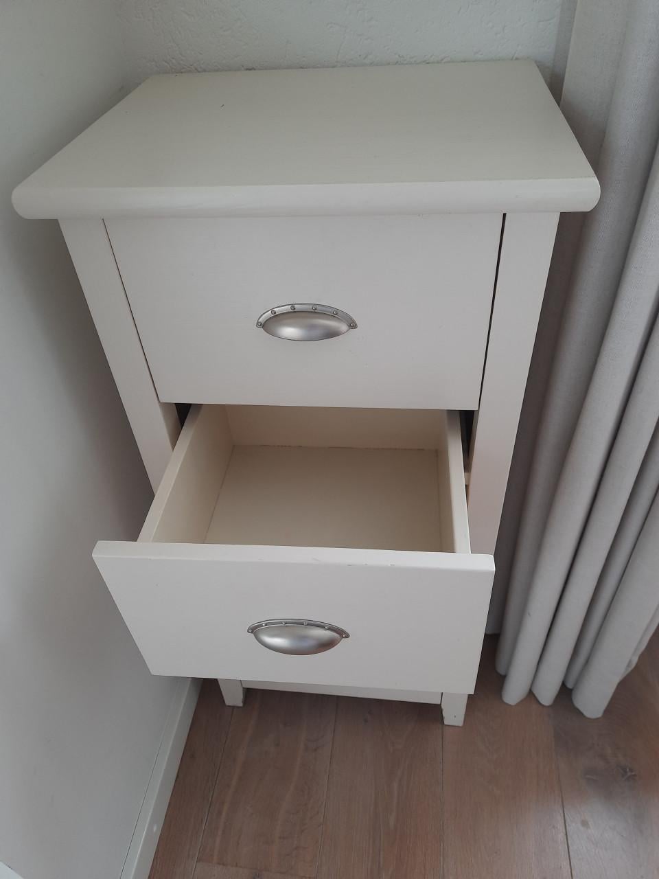 Kastje met 4 lades