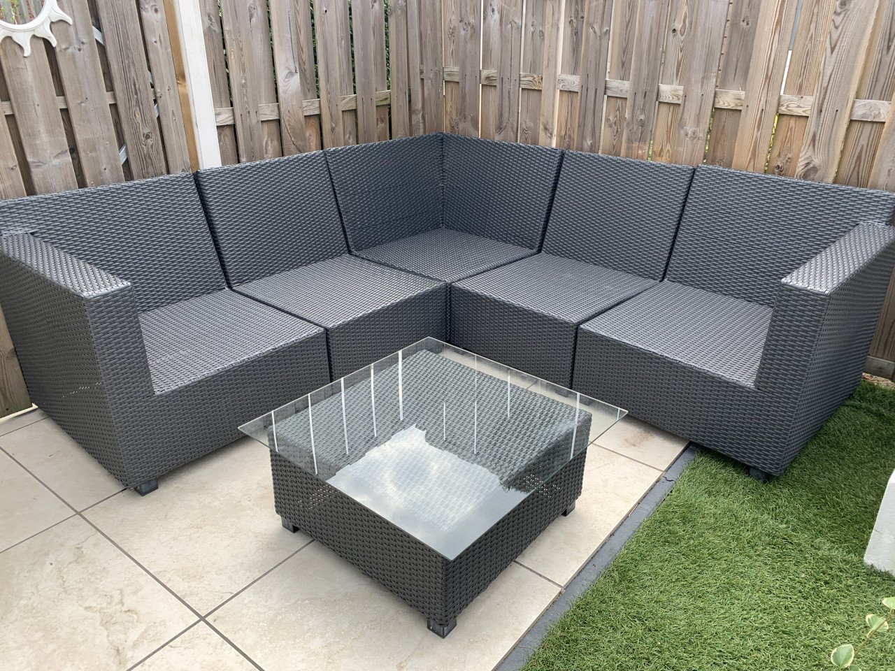 Loungeset zwart wicker, plus tafel plus kussens