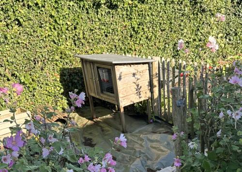 🐰 Leuk houten konijnenhok met zinken dak €85