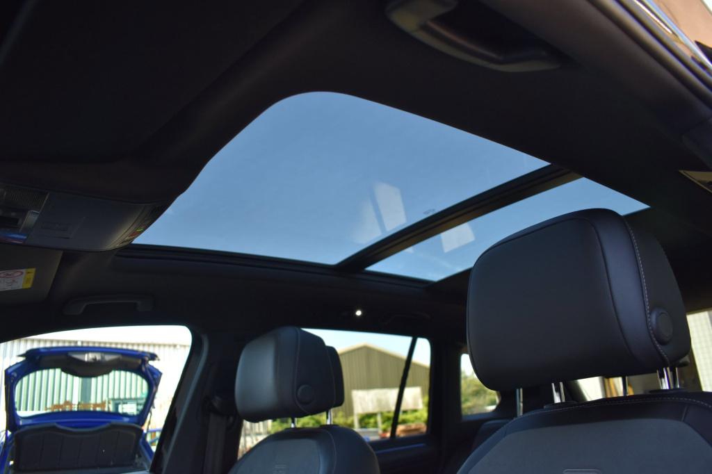 Volkswagen Tiguan 1.5 tsi r-line black style | iq.light | dealer ond. | pan