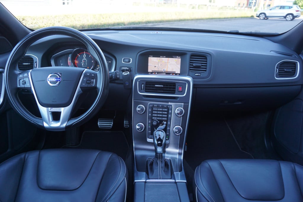 Volvo V60 2.0 d4 business sport - automaat - climate / navi / cruise / lane