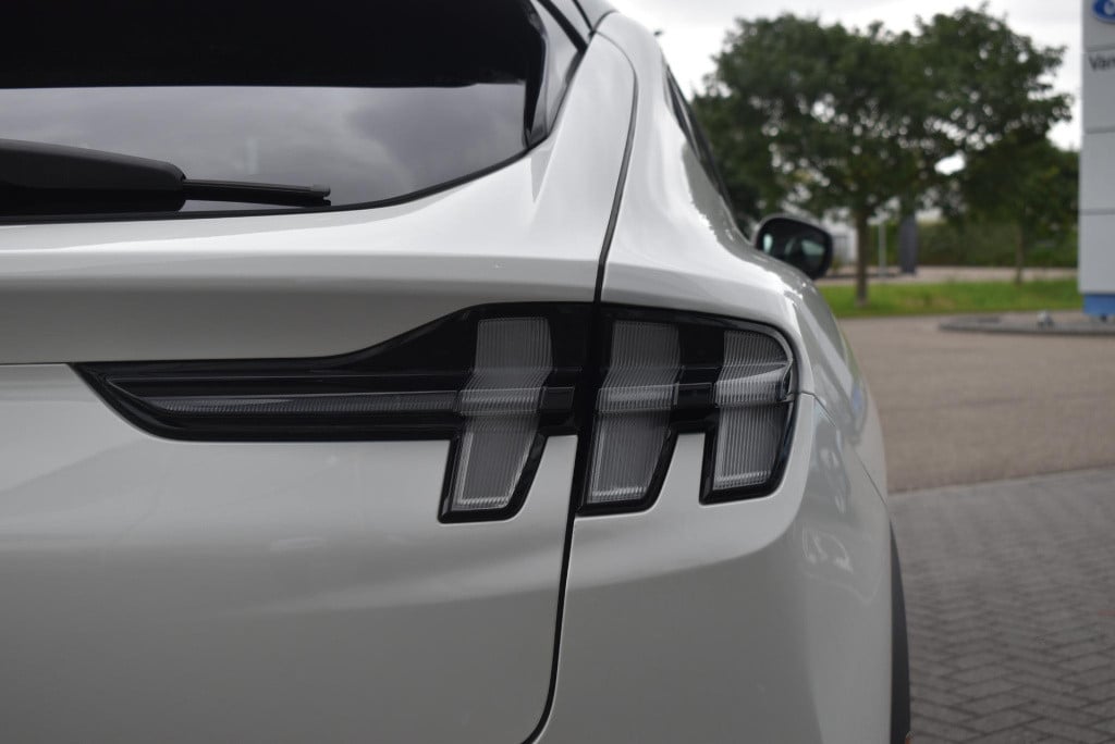 Ford Mustang Mach-e rwd 75 kwh | climate control | adaptieve cruise control
