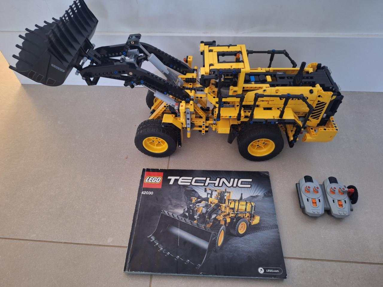 Technic lego shovel 42030 / wiellader Compleet&werkend!