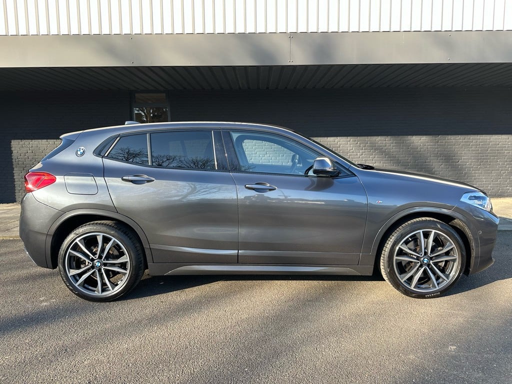 BMW X2 sdrive20i high executive // schaalstoelen // m pakket //