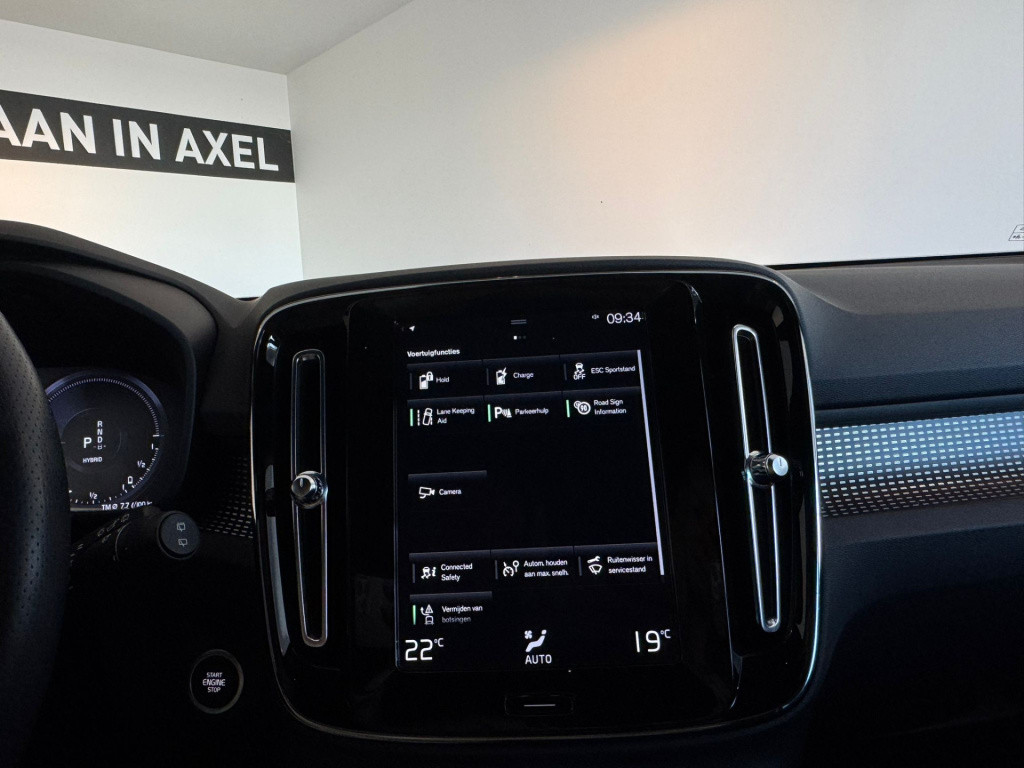 Volvo XC40 1.5 t4 recharge r-design black edition