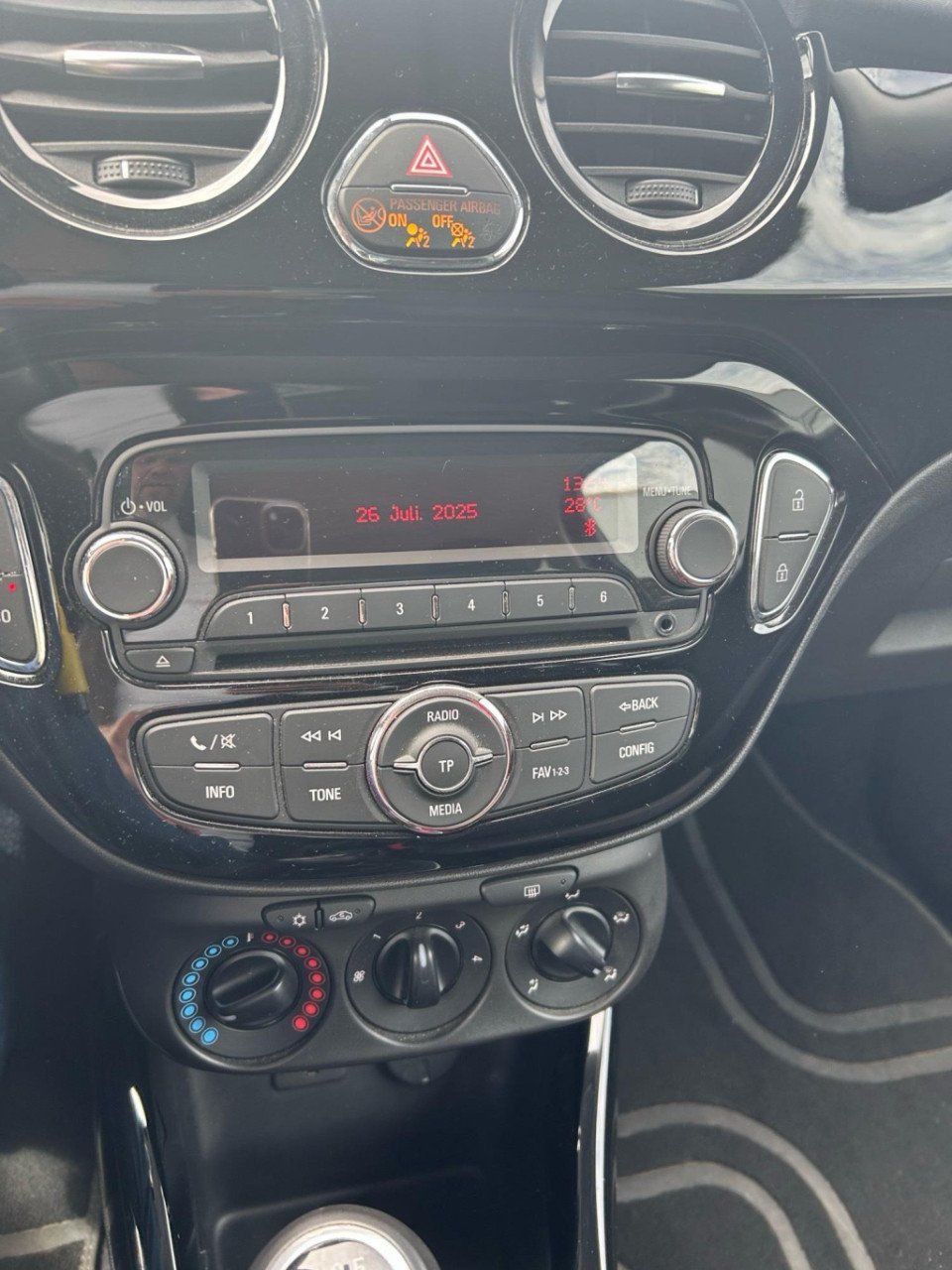 Opel Adam 1.0 turbo jam favourite
