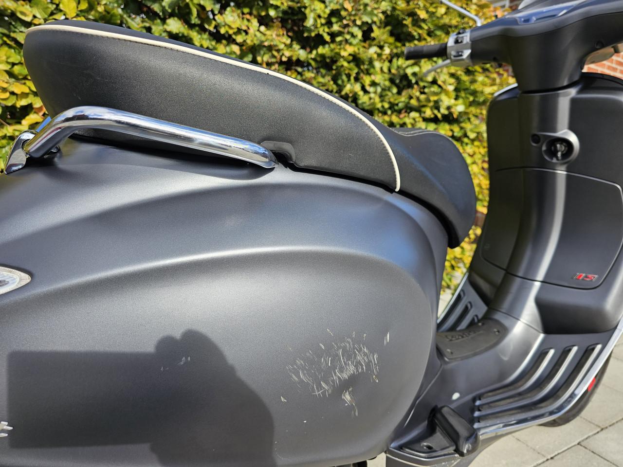 Zeldzame Vespa Sprint 2takt bj 2017 met maar 11000 km