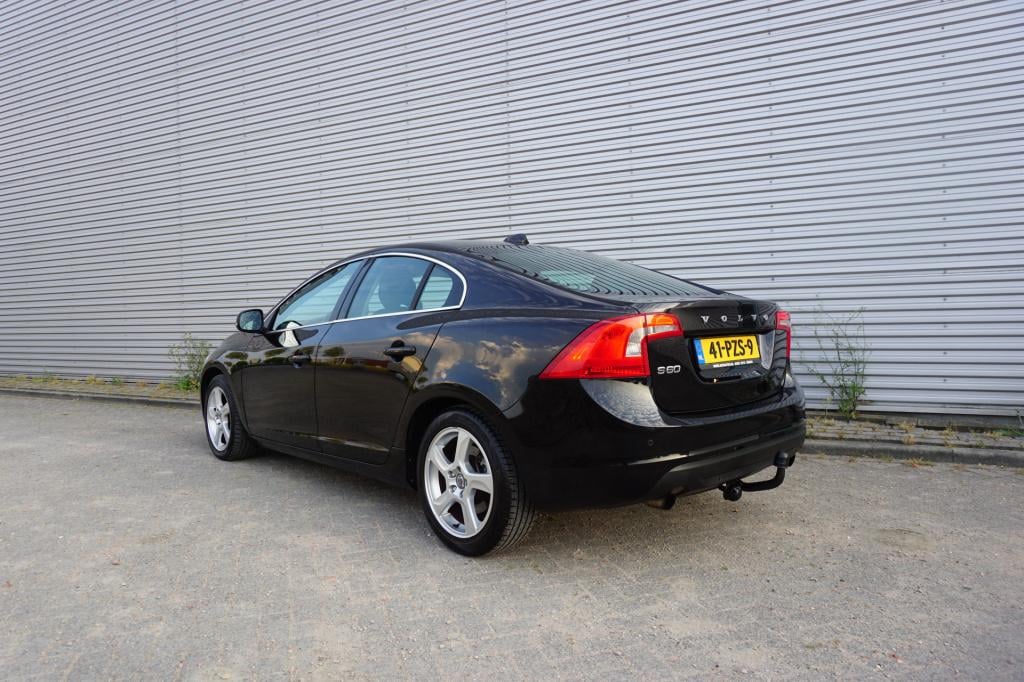 Volvo S60 1.6 t4 momentum automaat - climate / navi / cruise / parkeers. / 