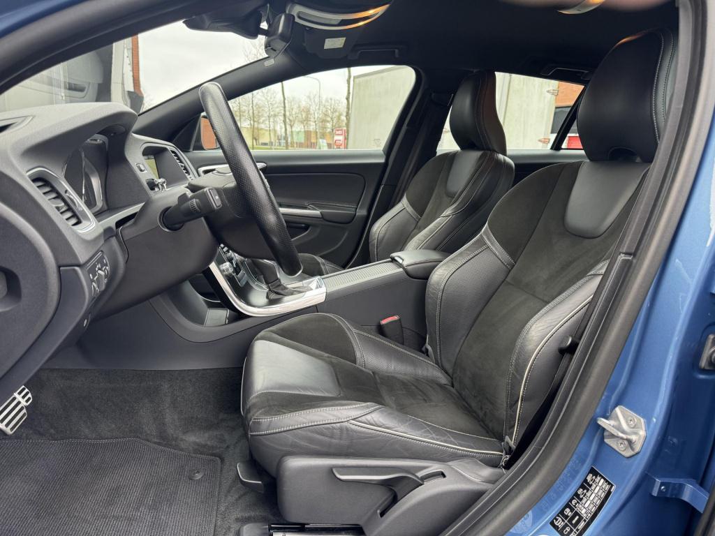 Volvo V60 1.6 t3 r-design nl-auto, automaat incl. trekhaak afneembaar!