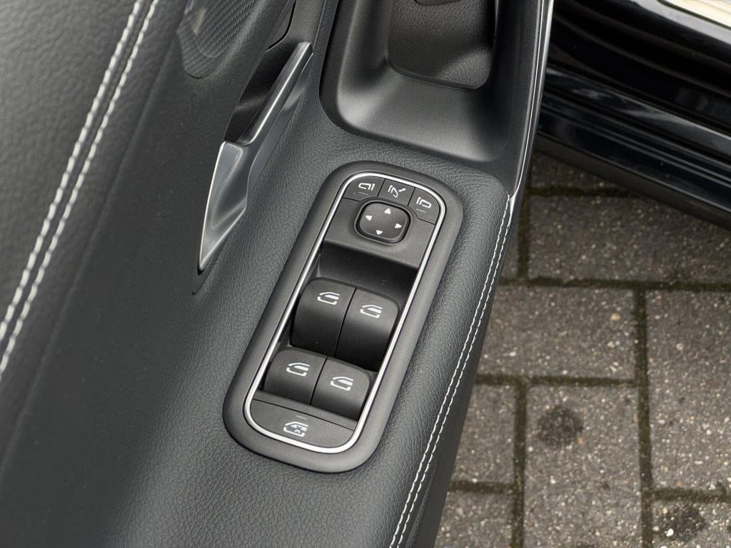 Mercedes-Benz Cla shooting brake 200 business solution luxury nl-auto, adap