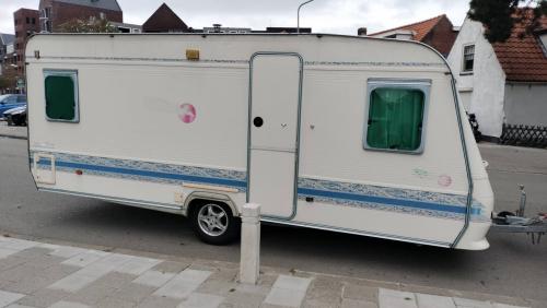 Adria 502 Up met voortent en luifel